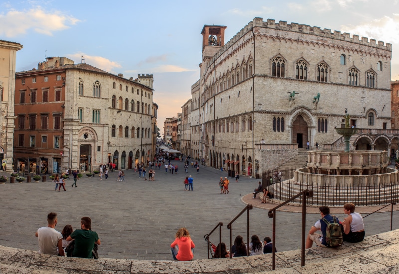 italy, city, cultures, front, men, history, famous Place, travel destinations, tourist, built structure, adult, the past, building exterior, travel, group of people