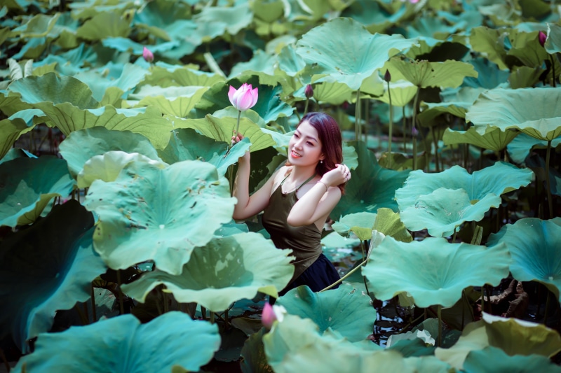 dress, plants, outdoors, tree, adult, real people, leaves, young women, model, looking at camera, leisure activity, pretty, plant part, portrait, relaxation