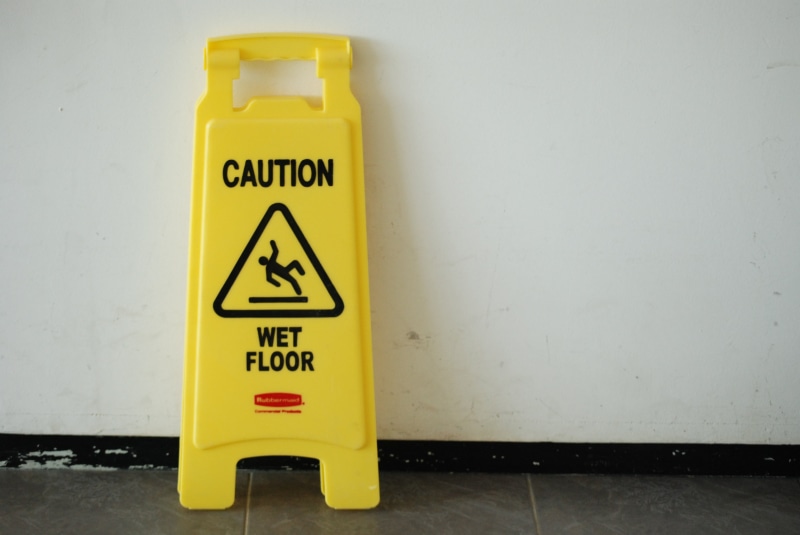sign, floor, wet, wall, safety, slippery, western script, non-western script, 4K, no people, signage, yellow, text, wet floor, close-up, posted warning