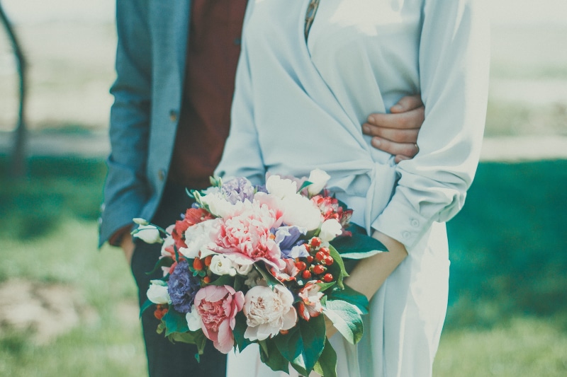 flowers, summer, standing, plant, hand, flower arrangement, one person, grass, holding, nature, life events, flower, women, newlywed, relaxation, man, adult