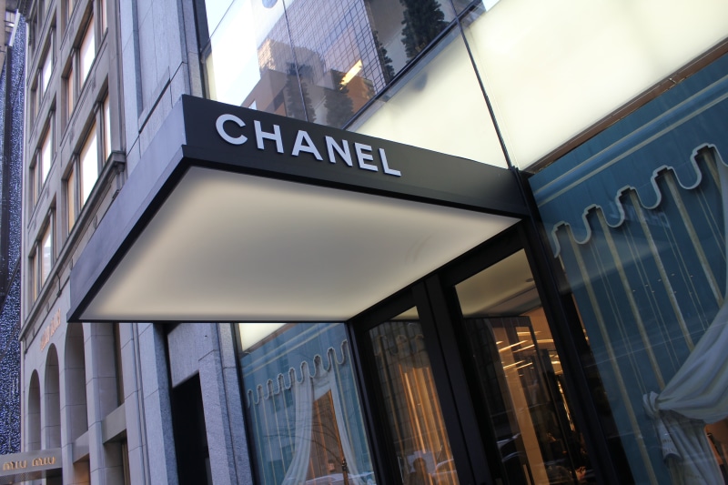 skyscraper, low, chanel, building, new york, architecture, transportation, 5K, day, sign, building exterior, communication, beige, built structure, office building exterior