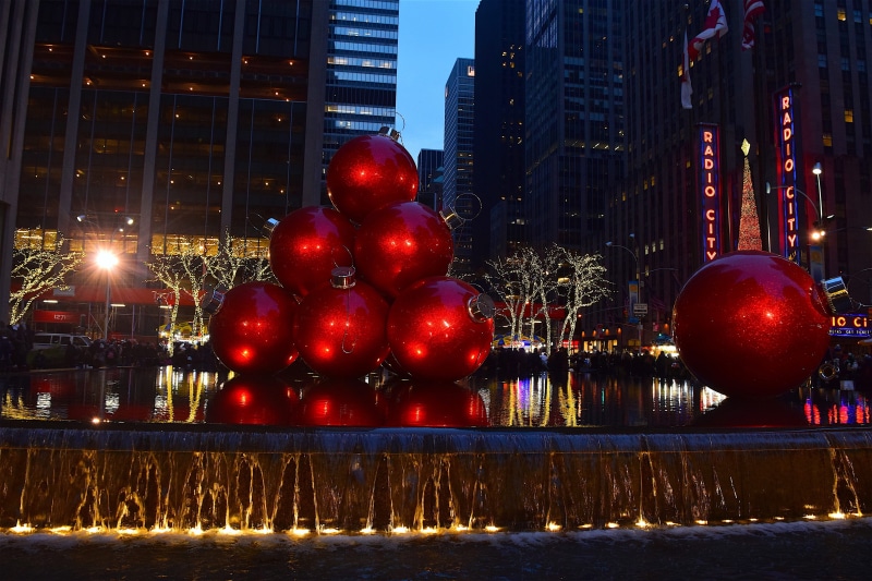 new, building exterior, decorations, celebration, york, xmas, winter, red, bright, lights, christmas ornament, cold, season, decoration, 4K, merry, office building exterior