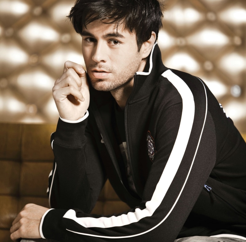waist up, Enrique Iglesias, lifestyles, shoot, leisure activity, photo, men, concentration, looking, one person, young adult, males, photography, contemplation