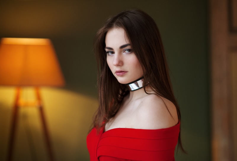 Maxim Maximov, women, collars, 1080P, bare shoulders, collar, portrait, lamp