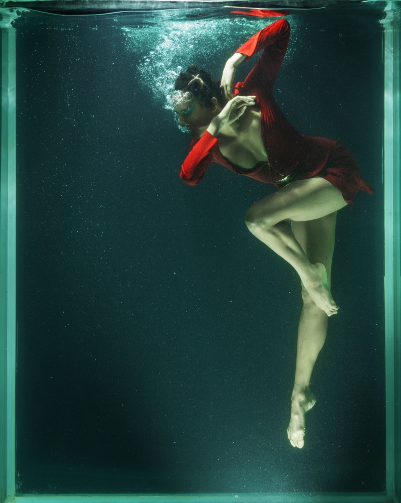 inside, human, sleeved, long, contact, studio, clothing, idea, leisure activity, model, sea, fish, girl, young girl, dom, beauty model, photo, fashion