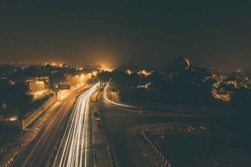 outdoors, motion, architecture, street, sky, direction, 5K, new delhi, nature, multiple lane highway, built structure, no people, delhi, mode of transportation