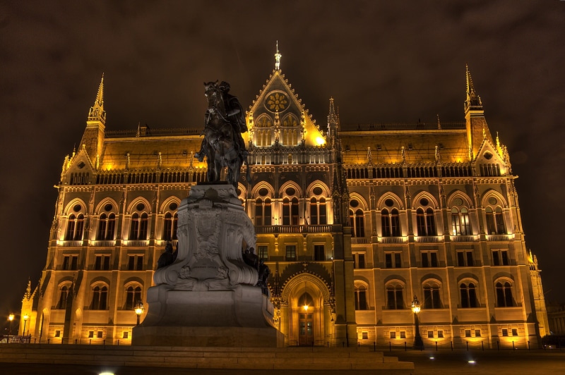 statue, building, city, hungary, government, canon, architecture, sky, travel, built structure, longexposure, building exterior, illuminated, nightphotography
