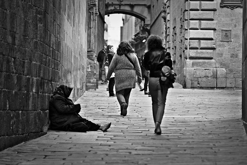 real people, street, brick, adult, walking, casual clothing, rear view, arch, indifference, poverty, poor, 4K, city life, lifestyles, city, built structure