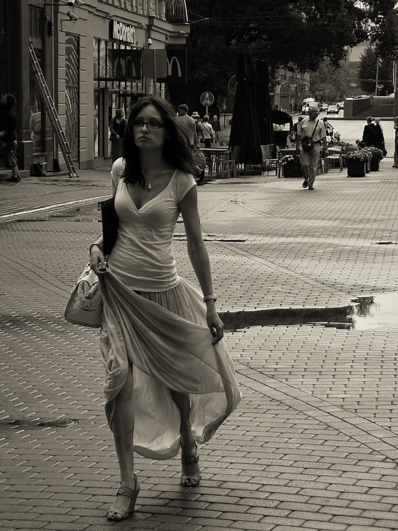 women, street, portrait, lifestyles, Summer, 1080P, females, nice, real people, casual clothing, outdoors, young, urban Scene, street photography, hairstyle