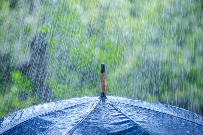 standing, water, rear view, day, 5K, outdoors, lifestyles, rain, black, the way forward, transportation, leisure activity, blurred motion, motion, one person