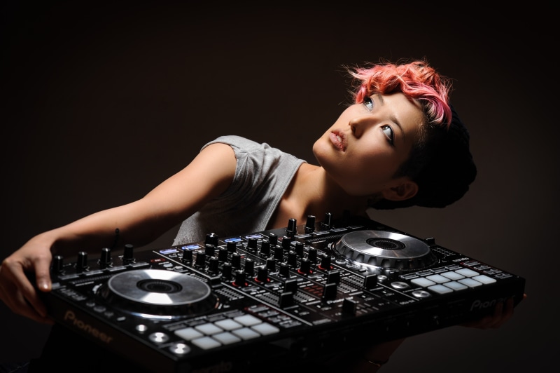 remote, 4K, girl, DJ