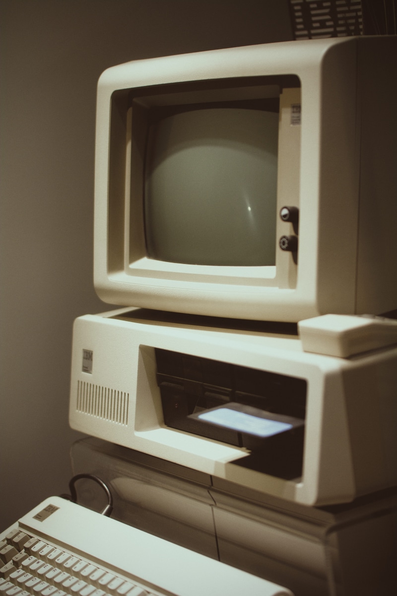 museum, computer, electronics, display, close-up, modern, white, computer monitor, computer equipment, old tech, screen, table, connection, television