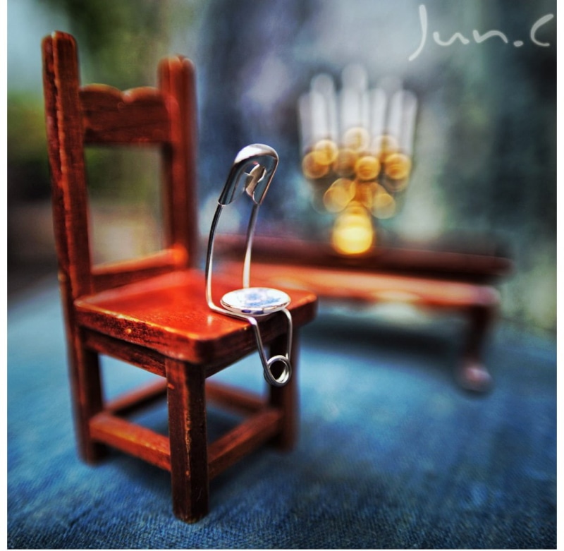 safety pin, chair, depth of field, 480P