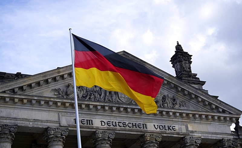travel destinations, parliament, day, berlin, daylight, bundestag, cloud - sky, built structure, wind, low angle view, administration, architecture, landmark