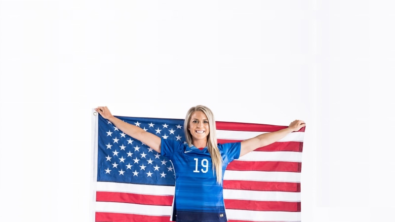 adult, u, pride, wears, smiling, holds, Stars and Stripes, women, 1080P, happiness, blue, limb, Julie Johnston, flag, s, emotion, human arm, patriotism