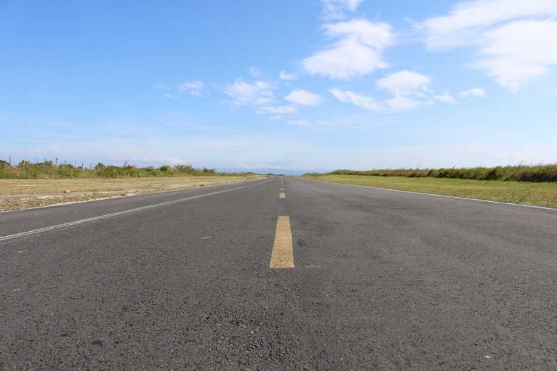 nature, symbol, road marking, straight, sign, the way forward, Road, direction, Horizon, day, outdoors, dividing line, 1080P, landscape, no people, sky