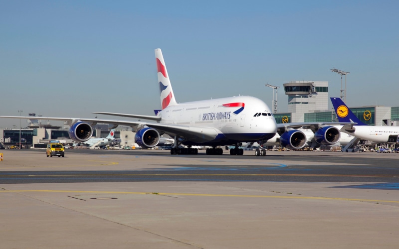 sunlight, commercial airplane, airplane, travel, dual monitors, nature, day, airport runway, air vehicle, multiple display, airport, 4K, A380, blue, mode of transportation