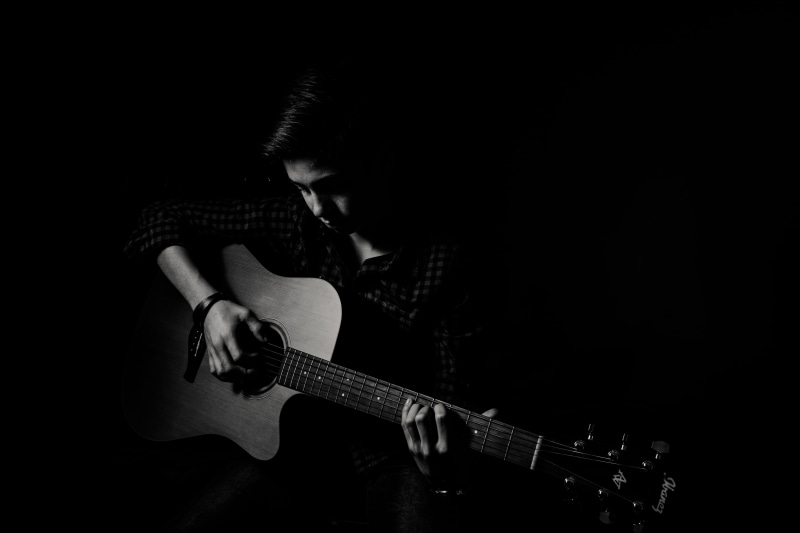 guitarist, dark, studio, 5K, indoors, men, black, person, one person, acoustic, male, artist, background, front view, playing, sound, string instrument