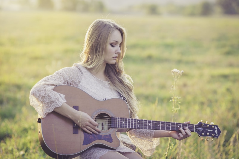 woman, hair, music, playing, long hair, girl, young women, country, country western, young adult, cutaway, casual clothing, focus on foreground, musician