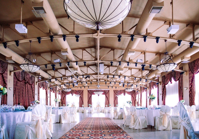 design, in a row, dining, hotel, hanging, inside, light, restaurant, architecture, catering, built structure, tables, napkin, chairs, well, arrangement