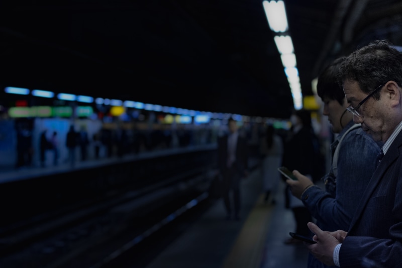 metro, station, businessman, men, bokeh, cellphone, focus on foreground, selective, railroad station platform, tokyo, rail transportation, connection, photography