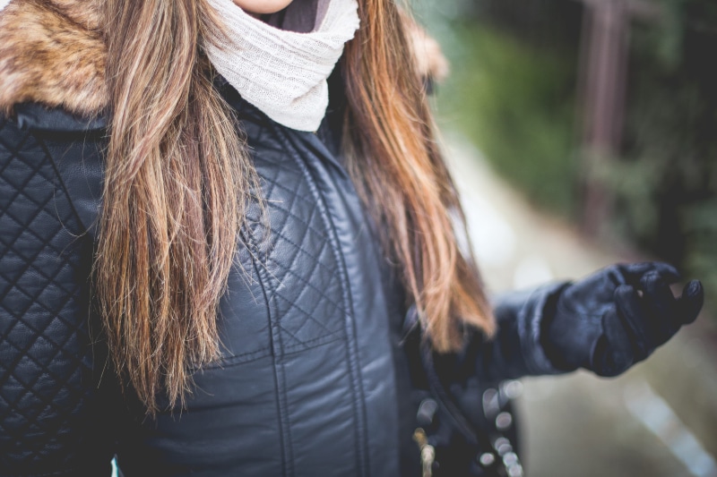 outdoors, scarf, females, real people, lifestyles, gloves, brown hair, day, front view, beauty, one Person, leisure activity, human hair, adult, Wearing