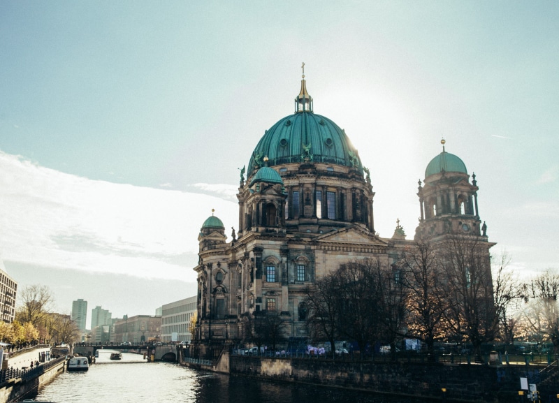 monument, water, famous, built structure, sunshine, river water, river, 2K, europe, building exterior, berlin cathedral, place of worship, tower, history