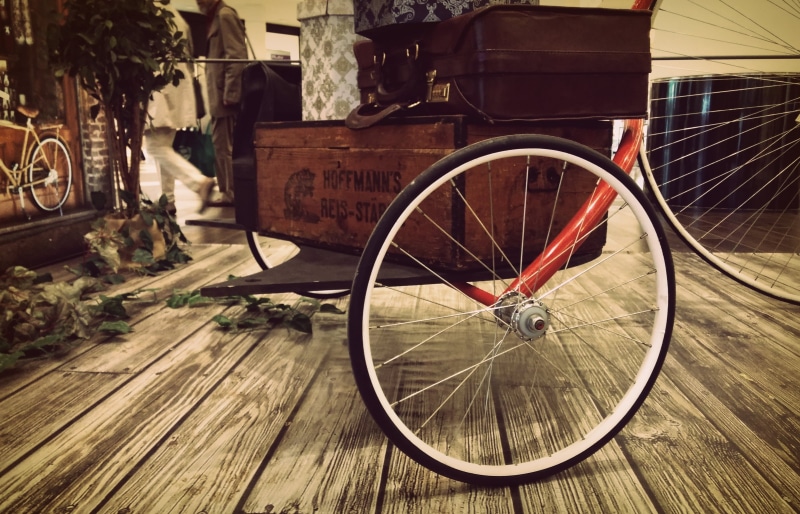 focus on foreground, old, luggage, wood, transportation, nature, mode of transportation, architecture, day, no people, 2K, building exterior, stationary