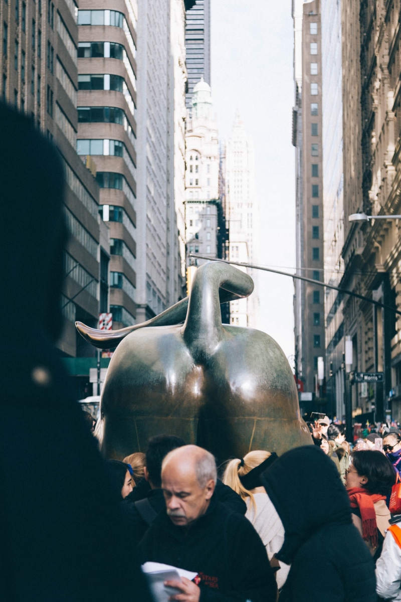 city life, newyork, wallstreet, building, incidental people, men, group of people, outdoors, 5K, bull, people, statue, man, lifestyles, black, day, adult