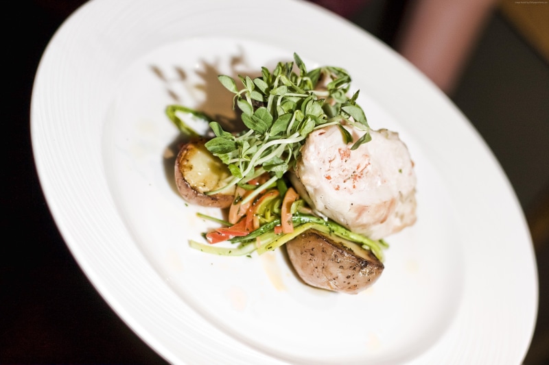 Medallions, potatoes, arugula, gravy, vegetables, 4K