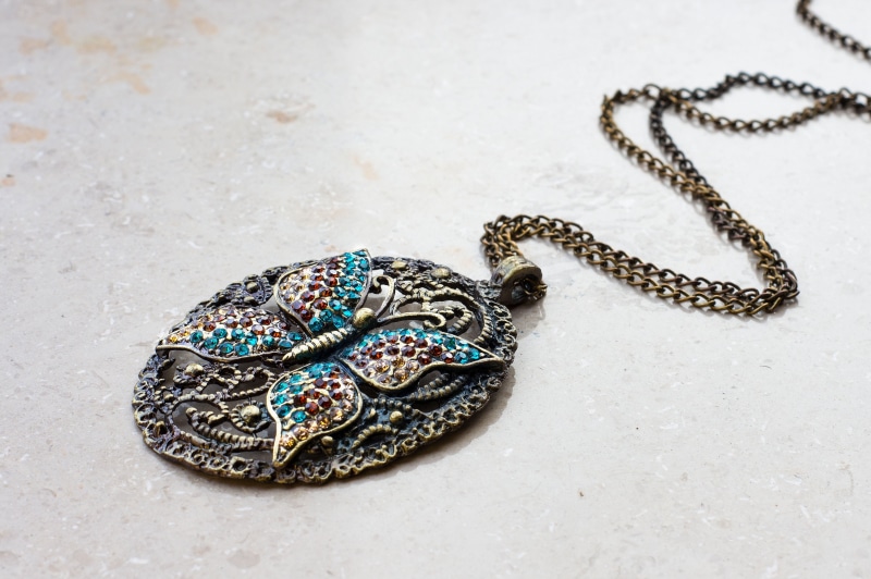 text dom, shiny, still life, fashion jewelry, vintage, trailers, jewelry, womenswear, personal accessory, high angle view, pendants, gold, beautiful, 4K
