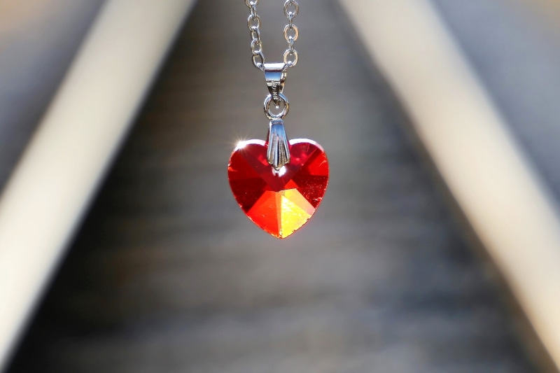 jewelry, hanging, outdoors, valentines day - holiday, personal accessory, lost love, jewel, selective focus, no people, day, positive emotion, heart shape