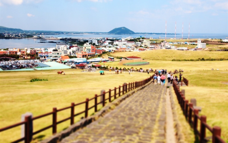 mountain, architecture, outdoors, 1080P, lifestyles, sky, beach, island, jeju, nature, water, built structure, travel, building exterior, large group of people