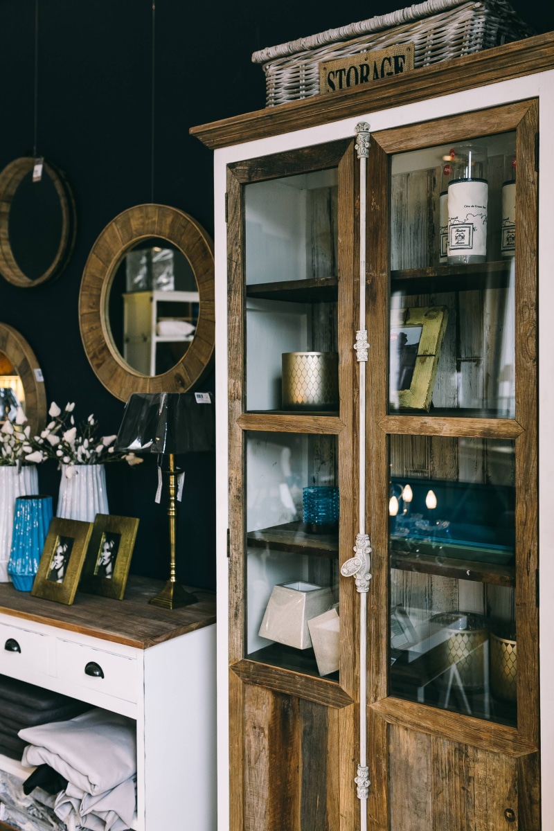 no People, living room, living, room, window, wealth, home, retail, 2K, old-fashioned, Beautiful, stylish, old, architecture, interior, rustic, shelf