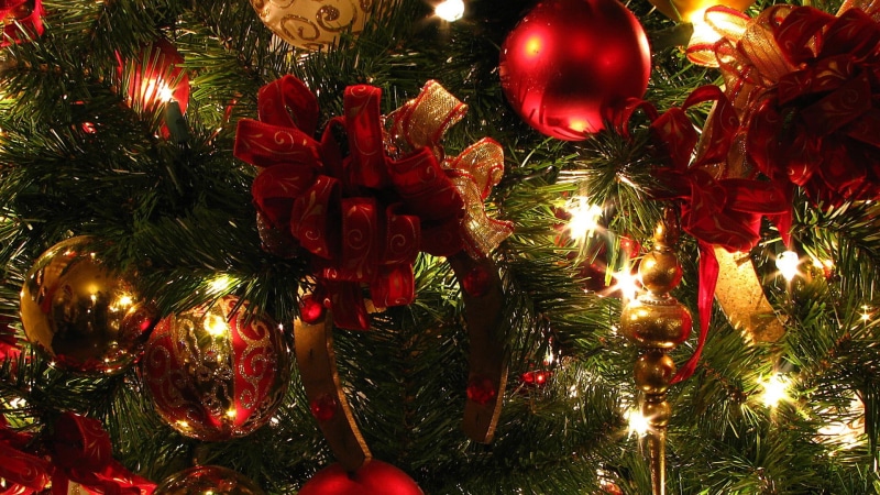Christmas, christmas tree, celebration, close-up, christmas lights, decoration, 1080P, illuminated, lights, hanging, Christmas ornaments , christmas ornament