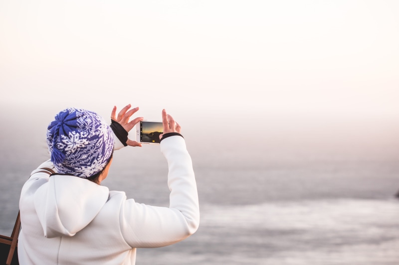 day, 4K, waist up, phone, water, ocean, Endless Ocean, real people, lifestyles, vacations, women, clothing, tourist, Picture, leisure activity, foggy