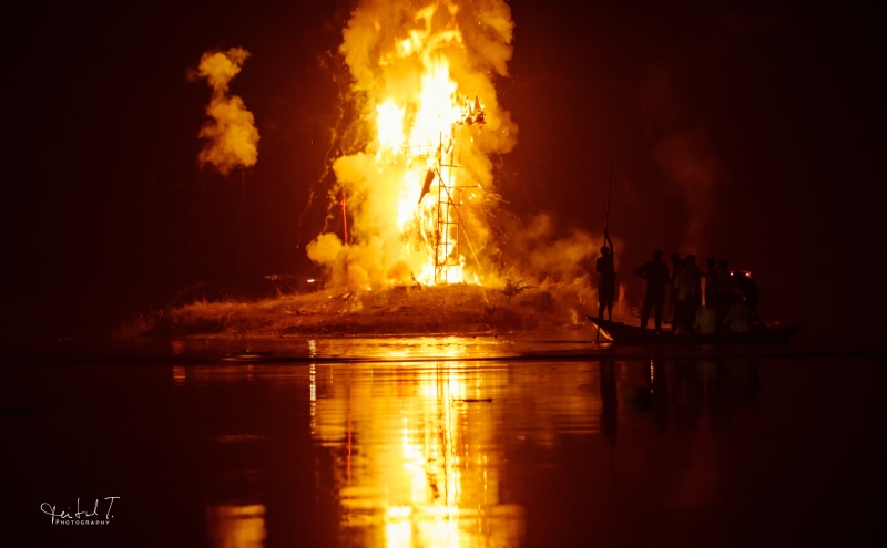 glowing, burning, flame, fire - natural phenomenon, motion, festival, reflection, heat - temperature, ravan, 5K, ravan dahan, group of people, dark, waterfront