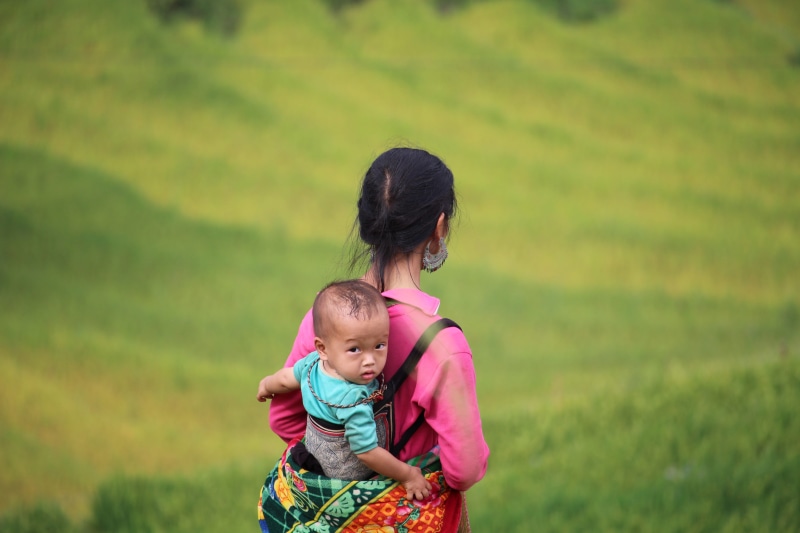 outdoors, women, child, emotion, childhood, 5K, vietnam, leisure activity, positive emotion, togetherness, pink color, focus on foreground, bonding, day