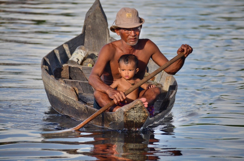 paddling, Travel, khmer, tourism, parent, people, siem, tourist, lake, behind, water, smiling, culture, adult, nature, angkor, childhood, child, father