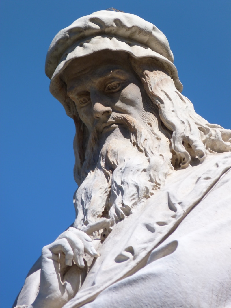 the statue, leonardo da vinci, clear sky, italy, craft, blue, history, 4K, stone, creativity, sky, nature, human representation, the art of, statue, monument