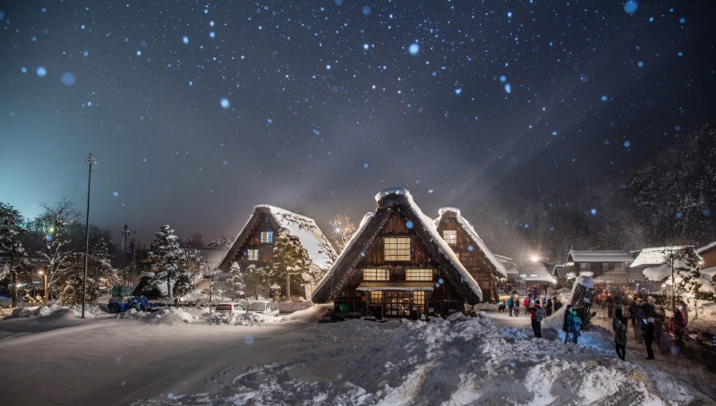 1080P, winter, village, Japan, nature, tourists, landscape, lighting, snow, the evening, people, home, shadows, light, trees, Shirakawa-go