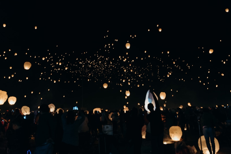 floating, lifestyles, festival, lighting equipment, event, 4K, paper lantern, crowd, large group of people, fire, group of people, lantern, real people