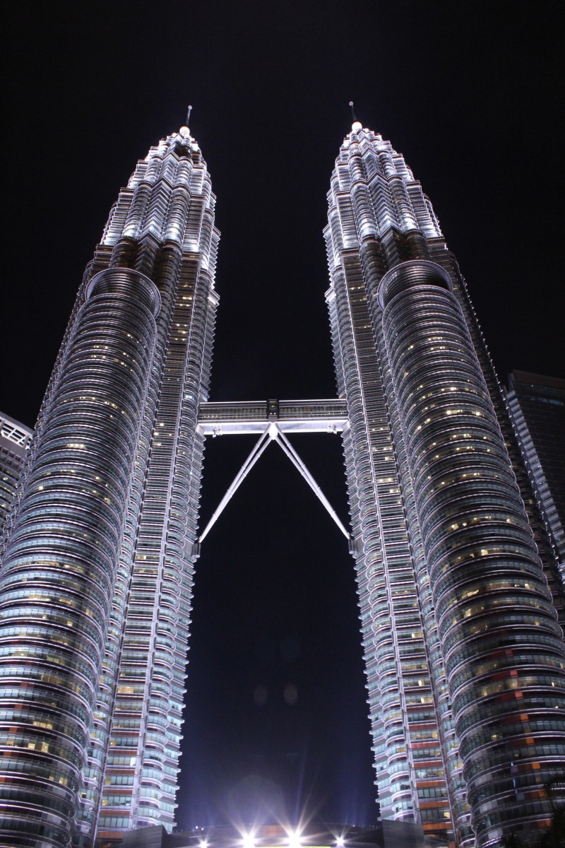 landmark, luxury, no people, asia, travel destinations, malaysia, 5K, tall - high, kuala lumpur, architecture, modern, urban, illuminated, tower, built structure