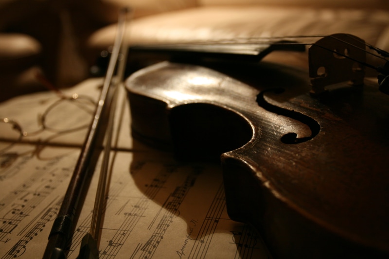 wood - Material, old, no People, bow, close-up, string Instrument, equipment, cello, brown, wind instrument, wolfgang Amadeus Mozart, old-fashioned, sheet