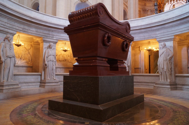 history, built structure, sarcophagus, famous, travel destinations, no people, france, carving - craft product, the past, human representation, bonaparte