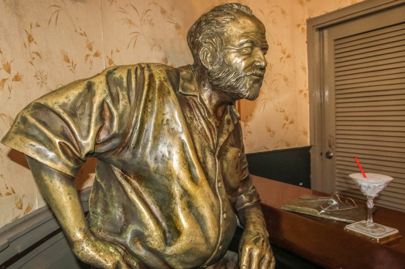 statue, no people, the old man and the sea, craft, carving - craft product, history, art and craft, daiquirí, bronze - alloy, indoors, representation, the past