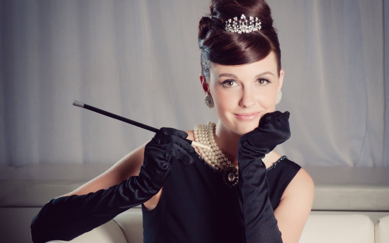 front view, mouthpiece, beautiful woman, clothing, make-up, young adult, indoors, beauty, lifestyles, audrey, hepburn, in black, Diadema, leather, 1080P