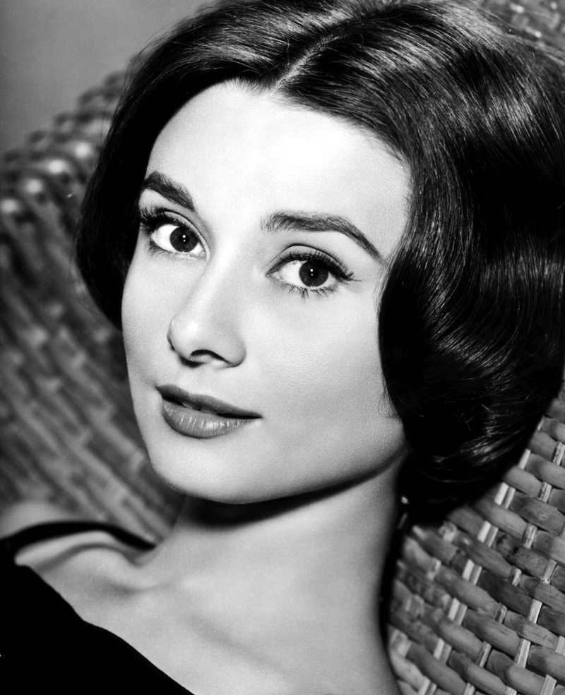 vintage, indoors, hair, adult, grayscale, cinema, lifestyles, audrey hepburn, front view, photo, headshot, 1080P, looking at camera, one person, beauty