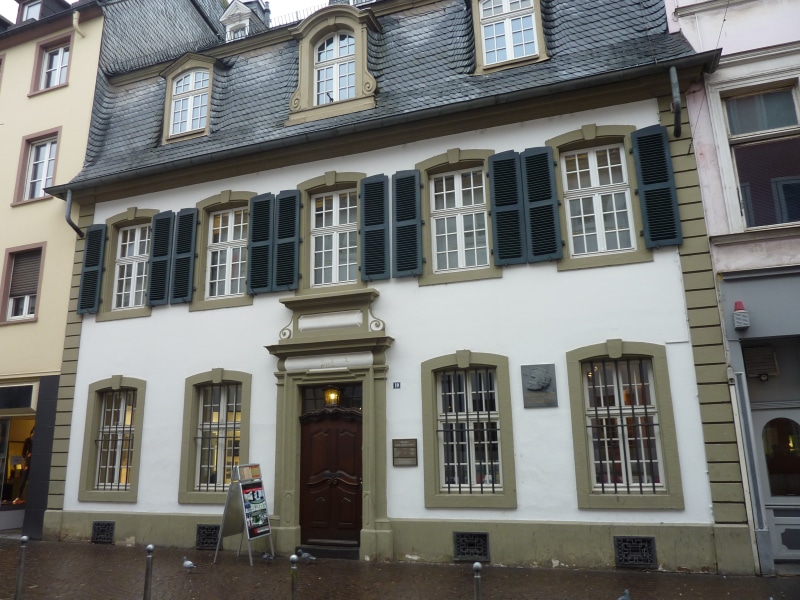 facade, street, karl marx house, city, 2K, no people, low angle view, apartment, tourist attraction, built structure, in a row, places of interest, residential district