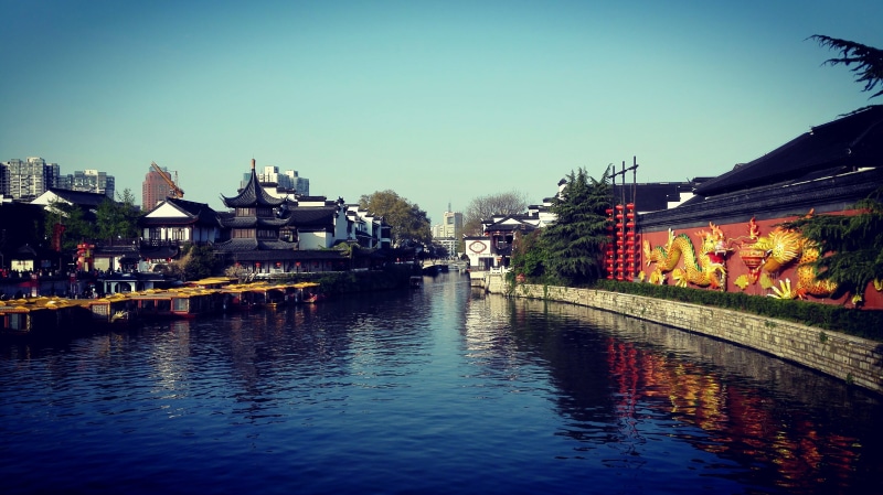 river, 4K, qinhuai, water, tree, clear sky, building, outdoors, day, sky, nanjing, waterfront, architecture, city, copy space, built structure, confucius temple